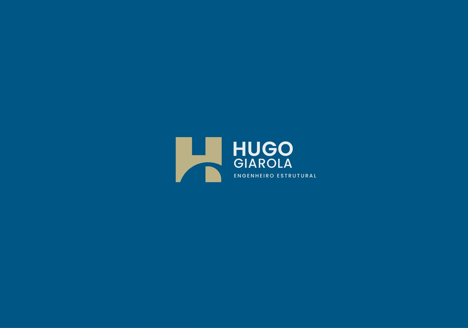 Hugo Giarola — Logotipo de Hugo Giarola sobre fundo azul